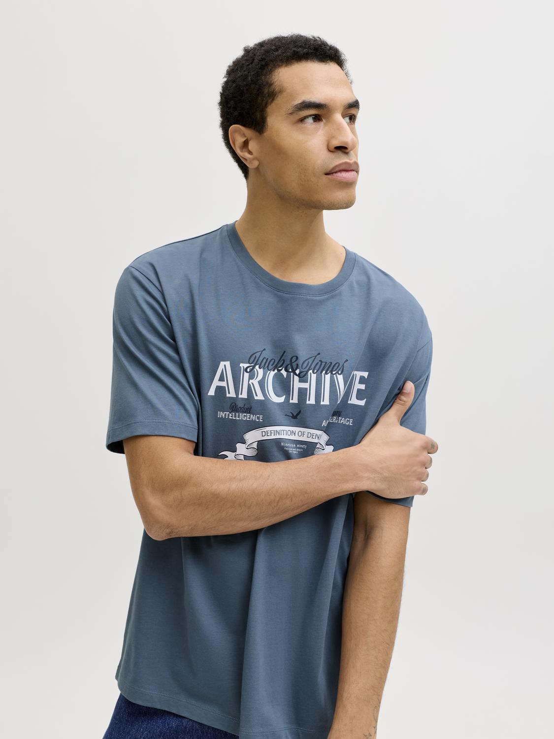model_shot-creative
