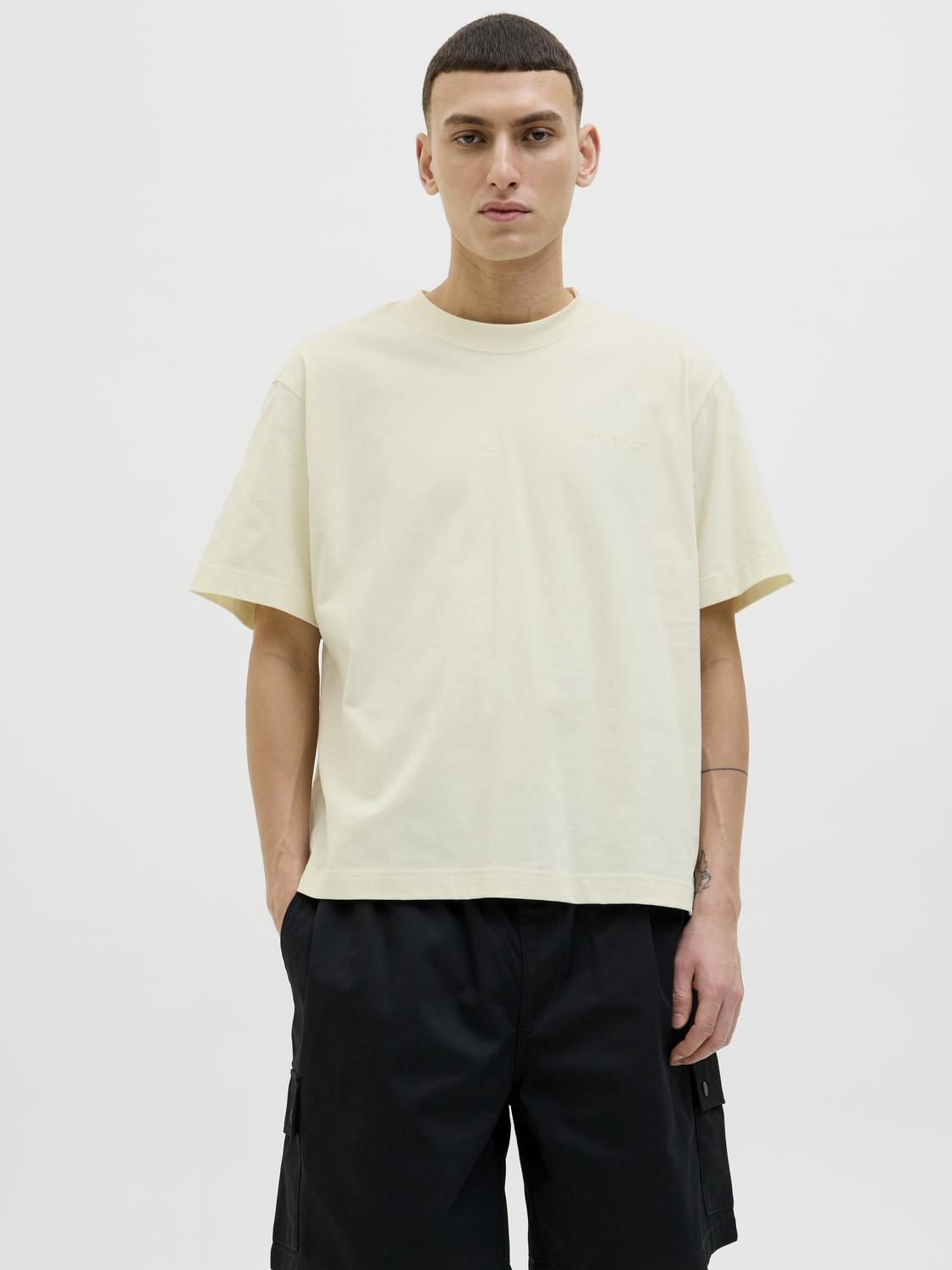 model_shot-front