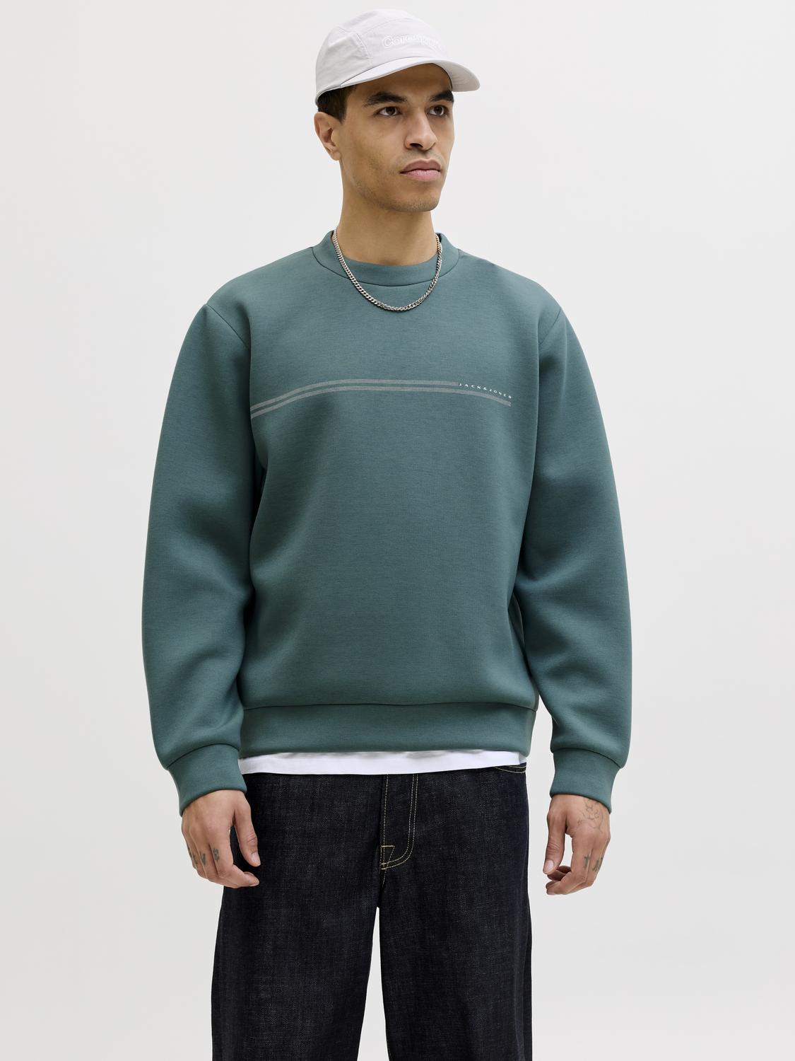 model_shot-front