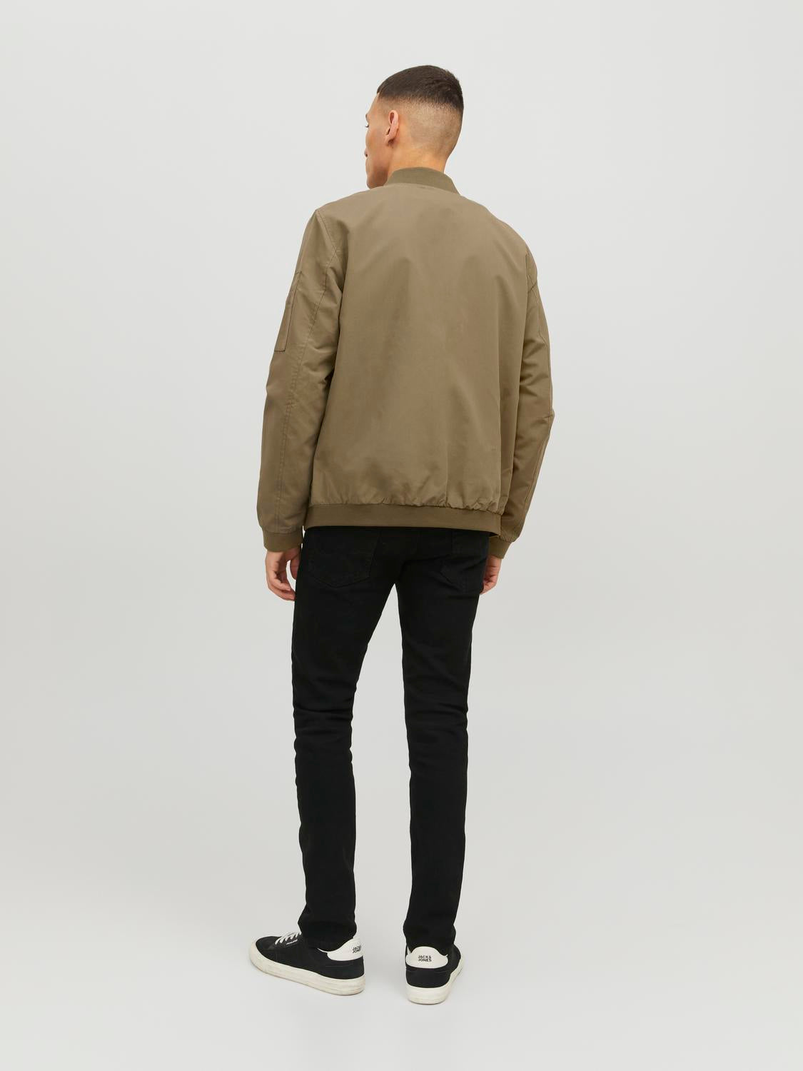 model_shot-back