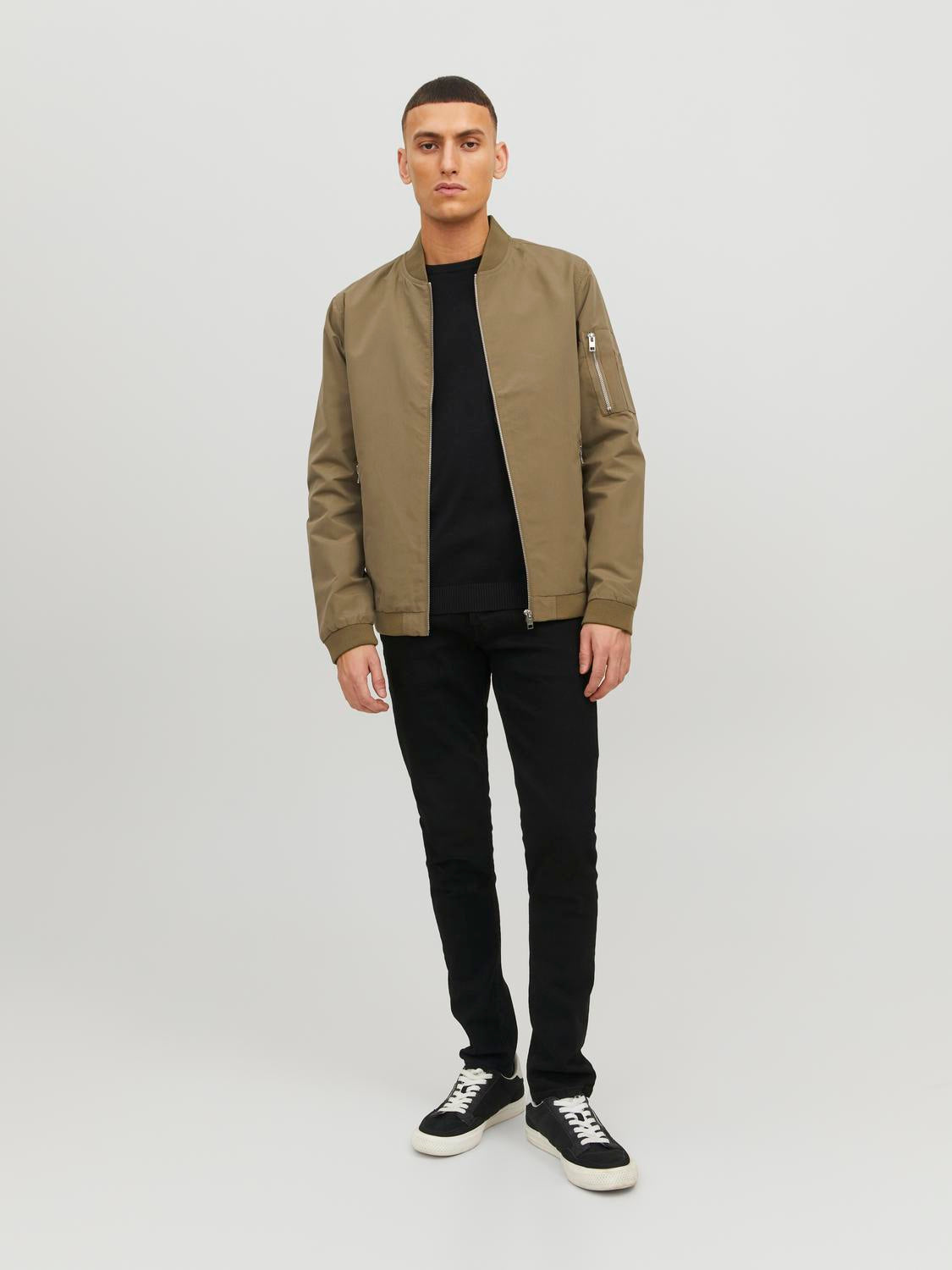 model_shot-front_full
