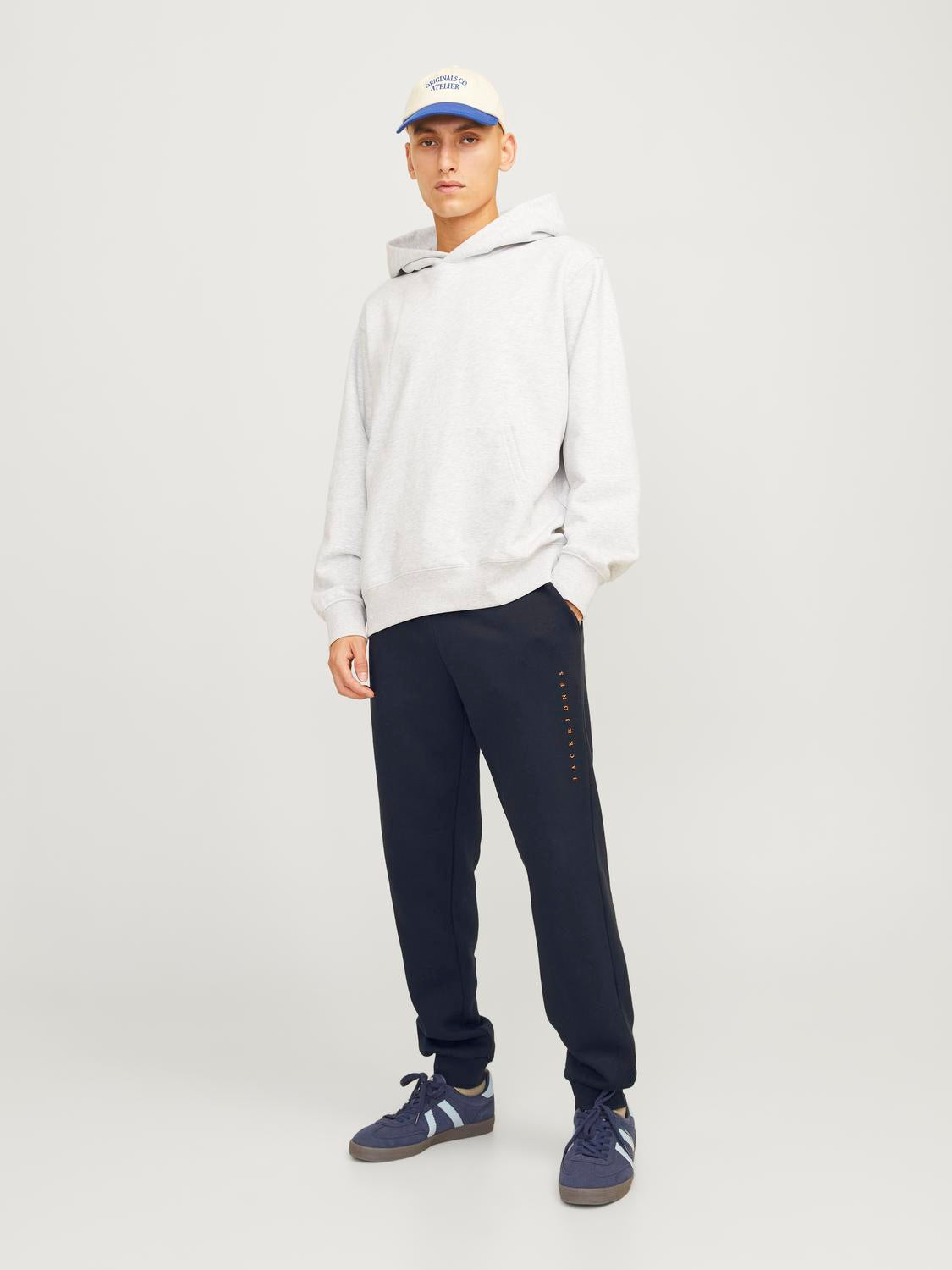 model_shot-front_full