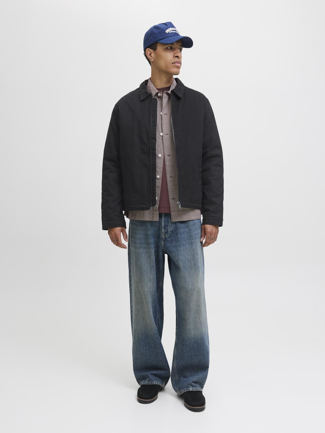 model_shot-front_full