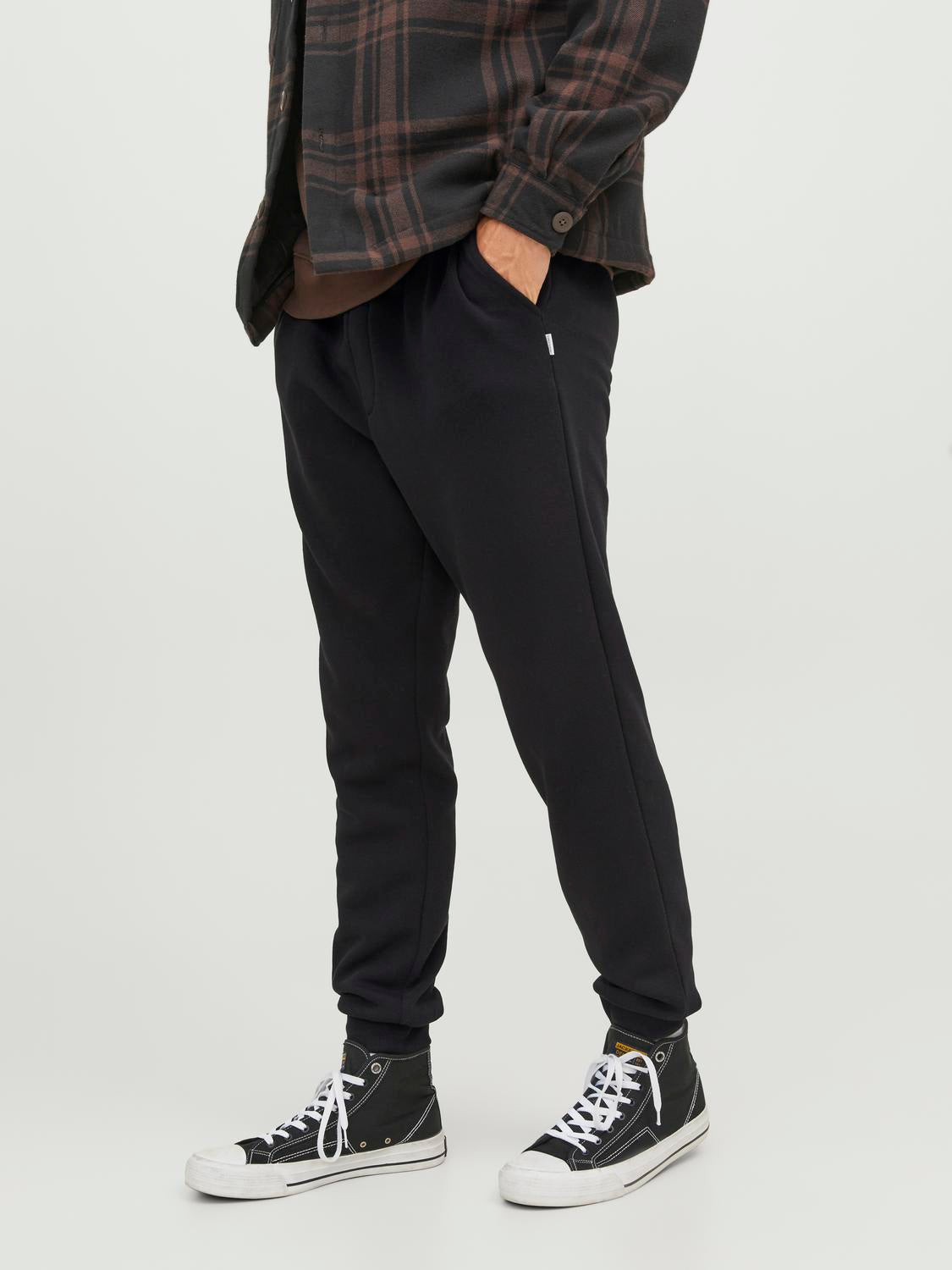 model_shot-front