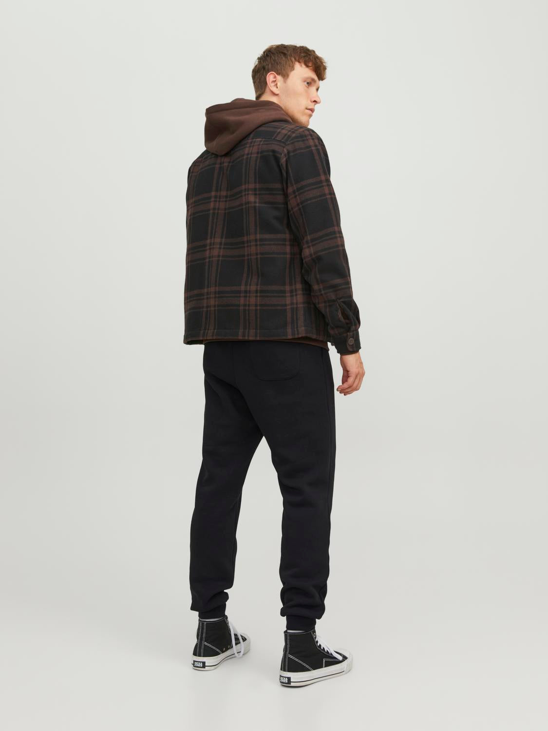 model_shot-back