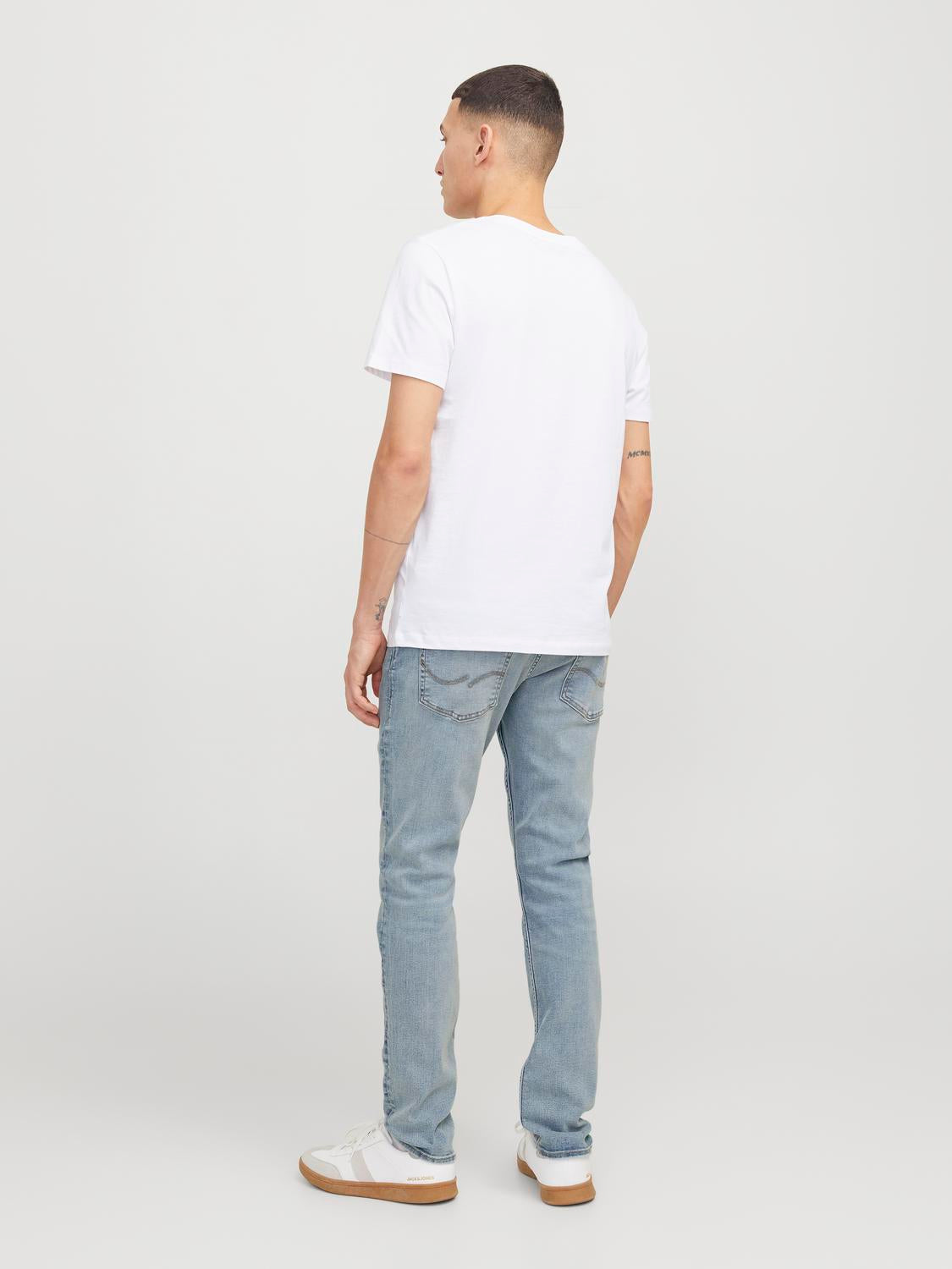 model_shot-back