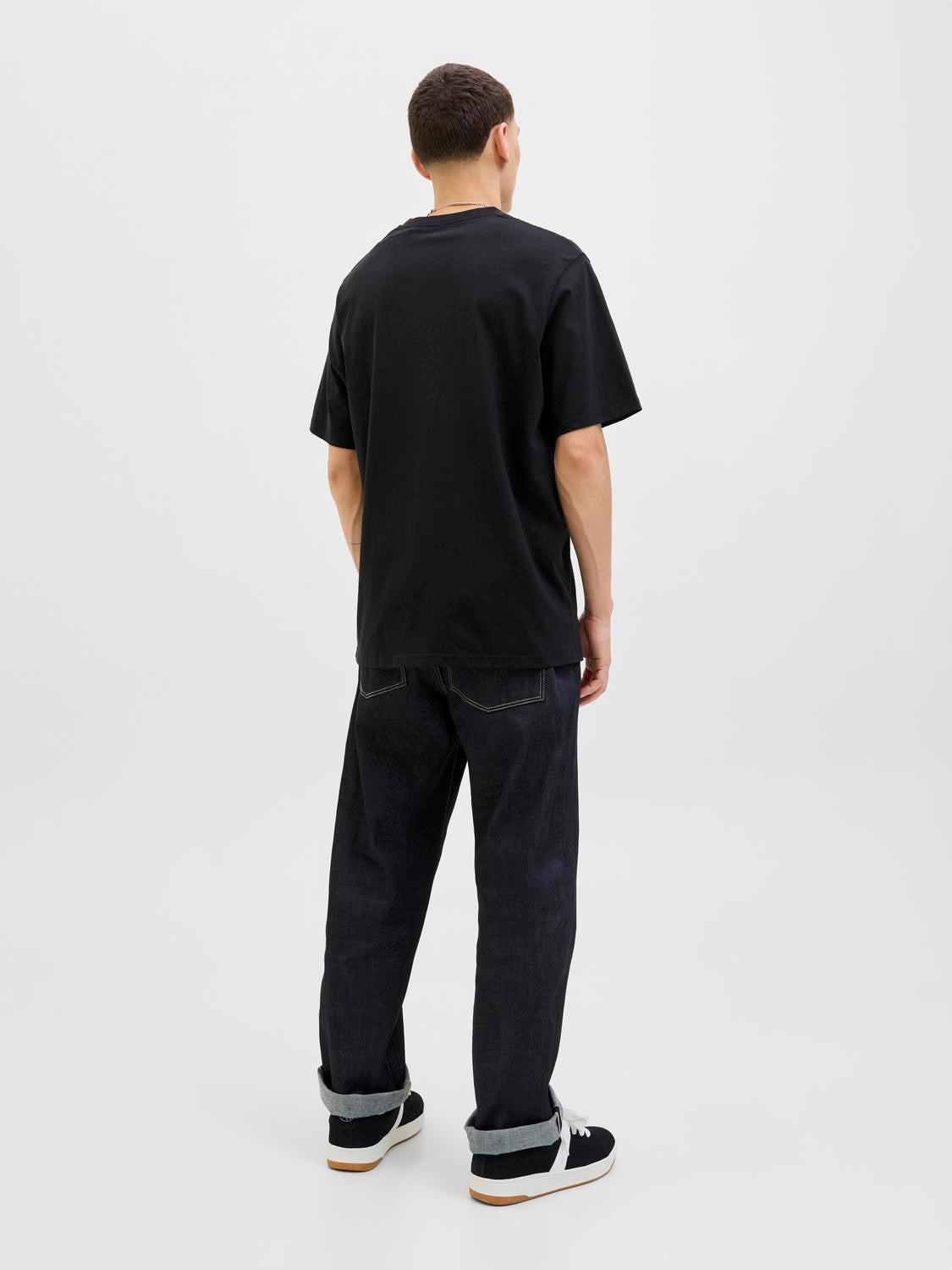 model_shot-back