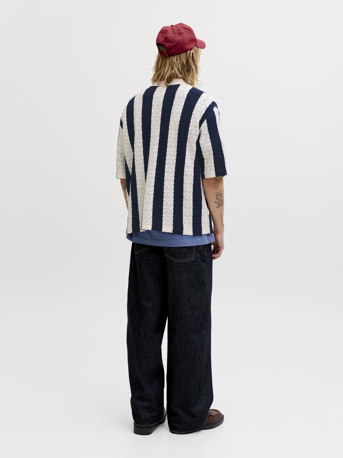 model_shot-back