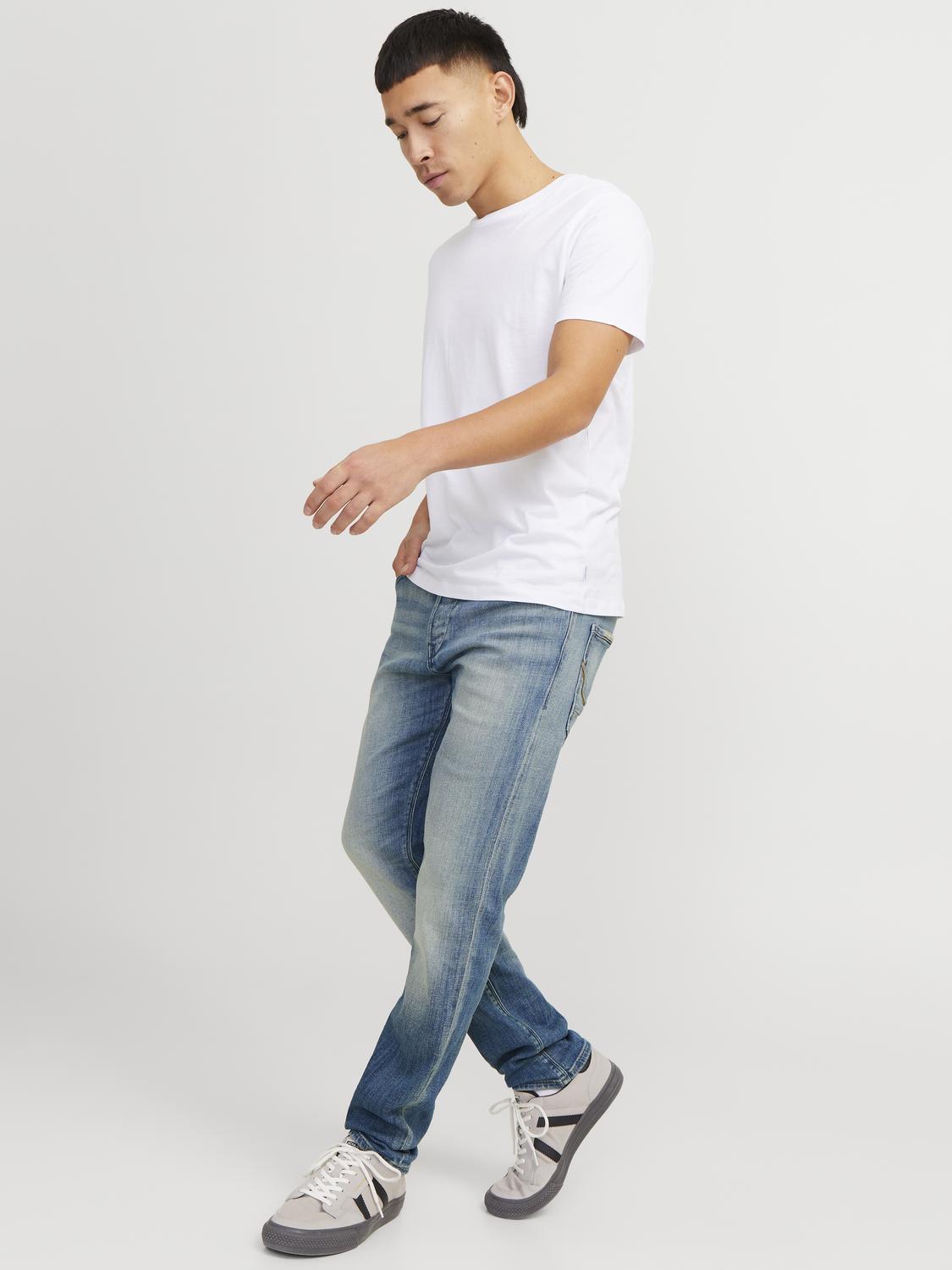 model_shot-creative