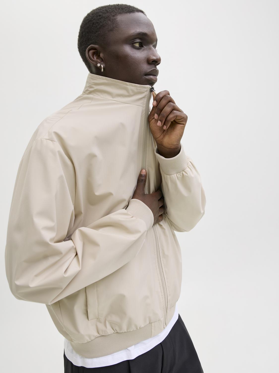 model_shot-creative