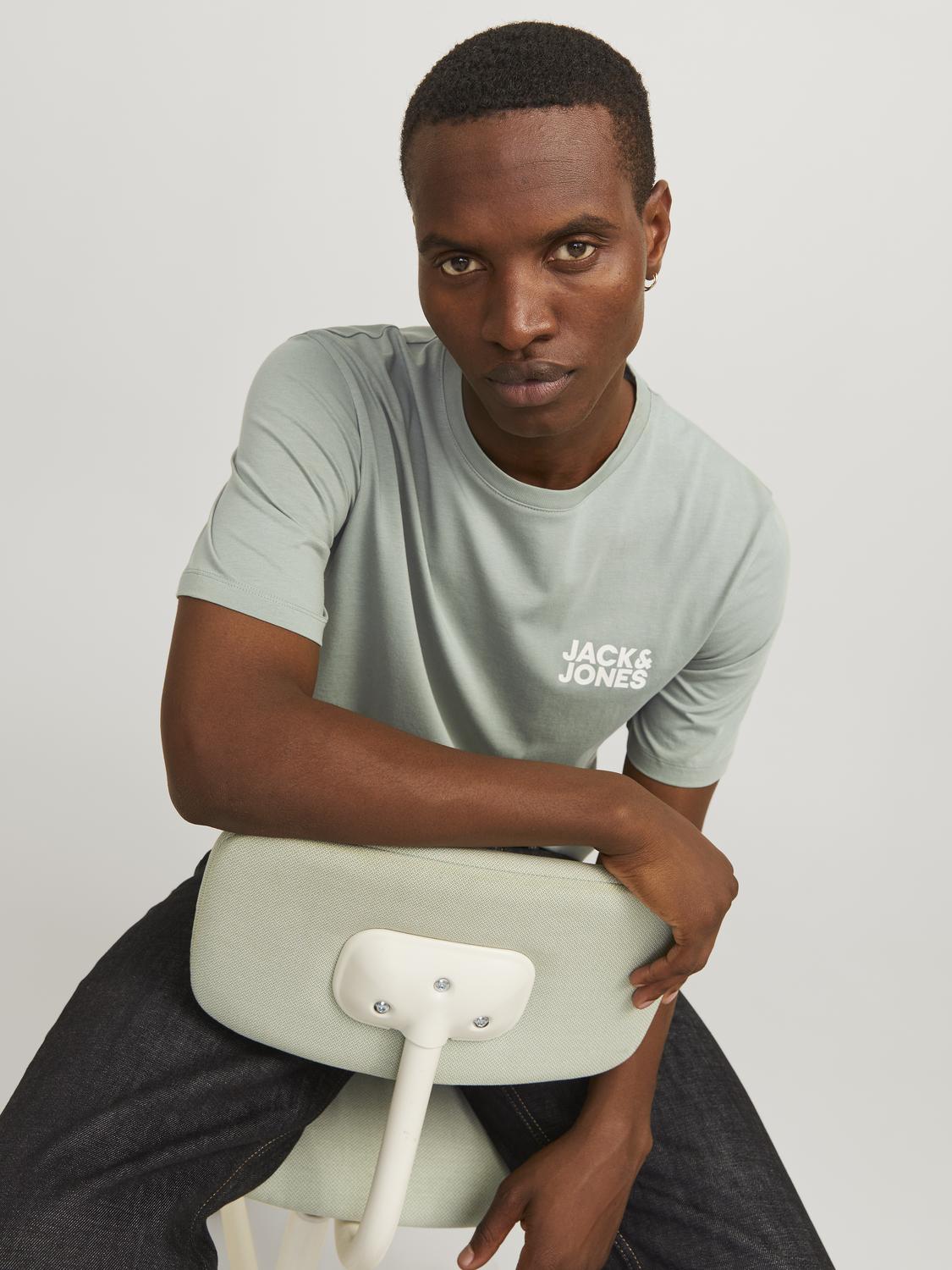 model_shot-creative