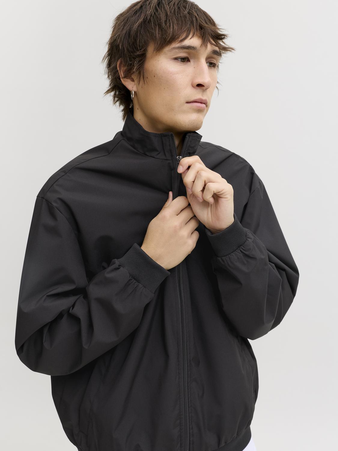 model_shot-creative