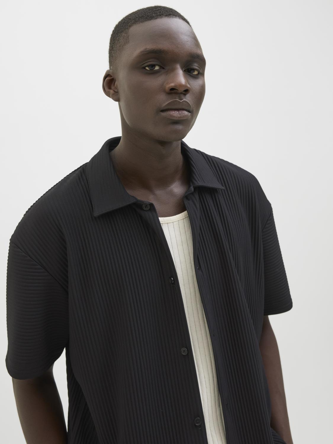 model_shot-creative