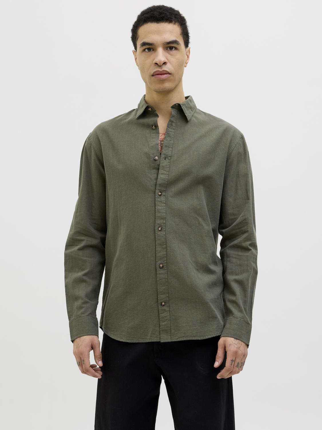 model_shot-front