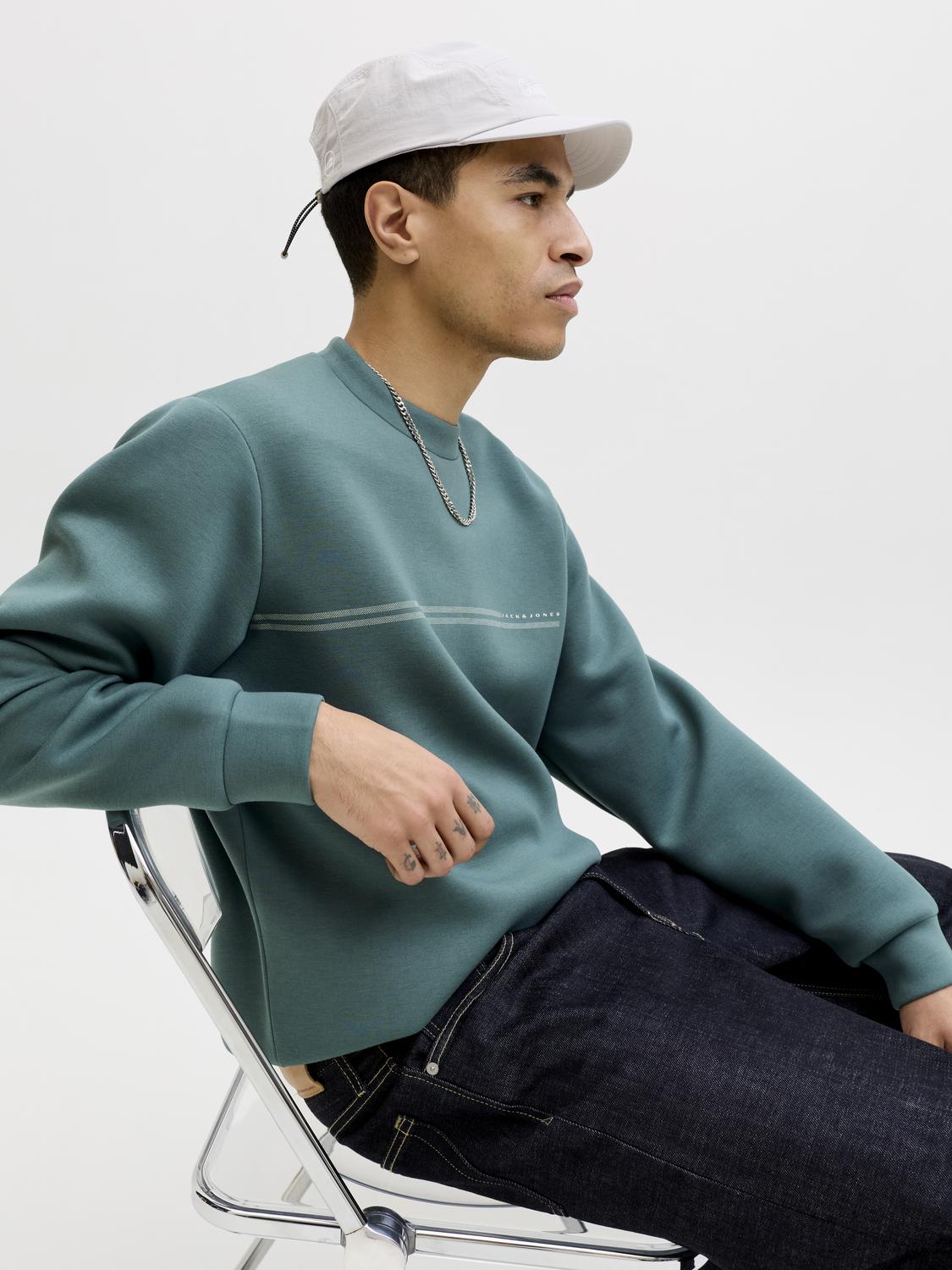 model_shot-creative