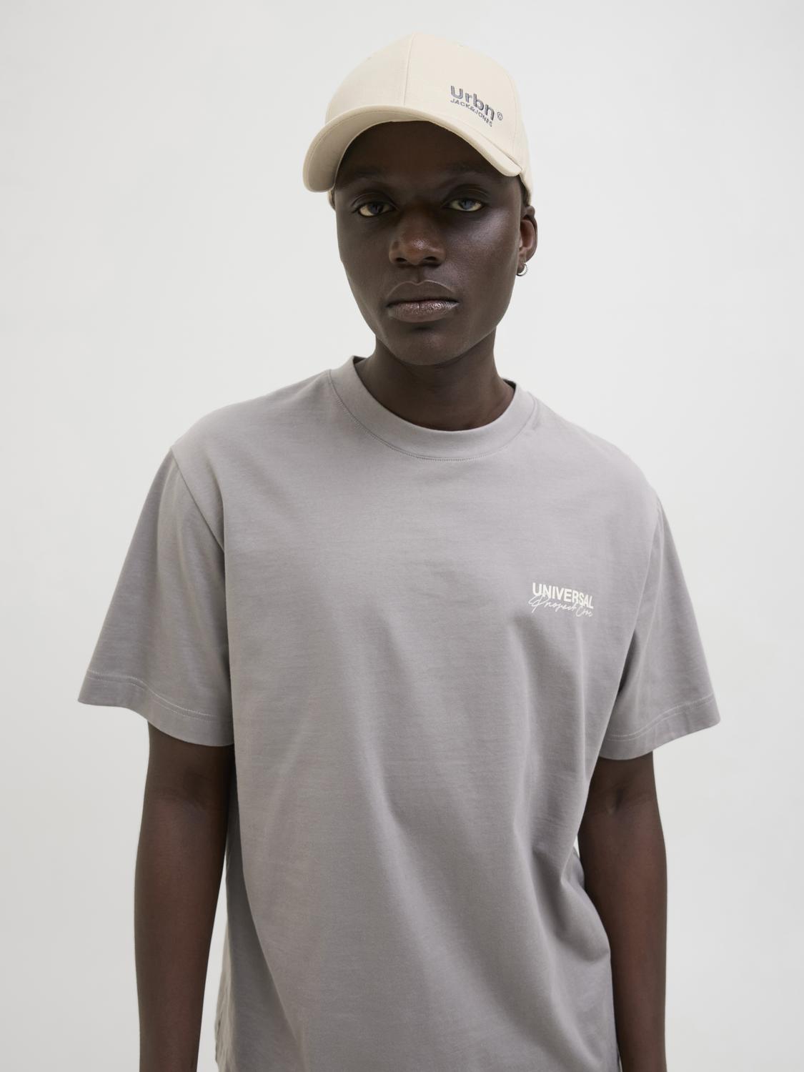 model_shot-front