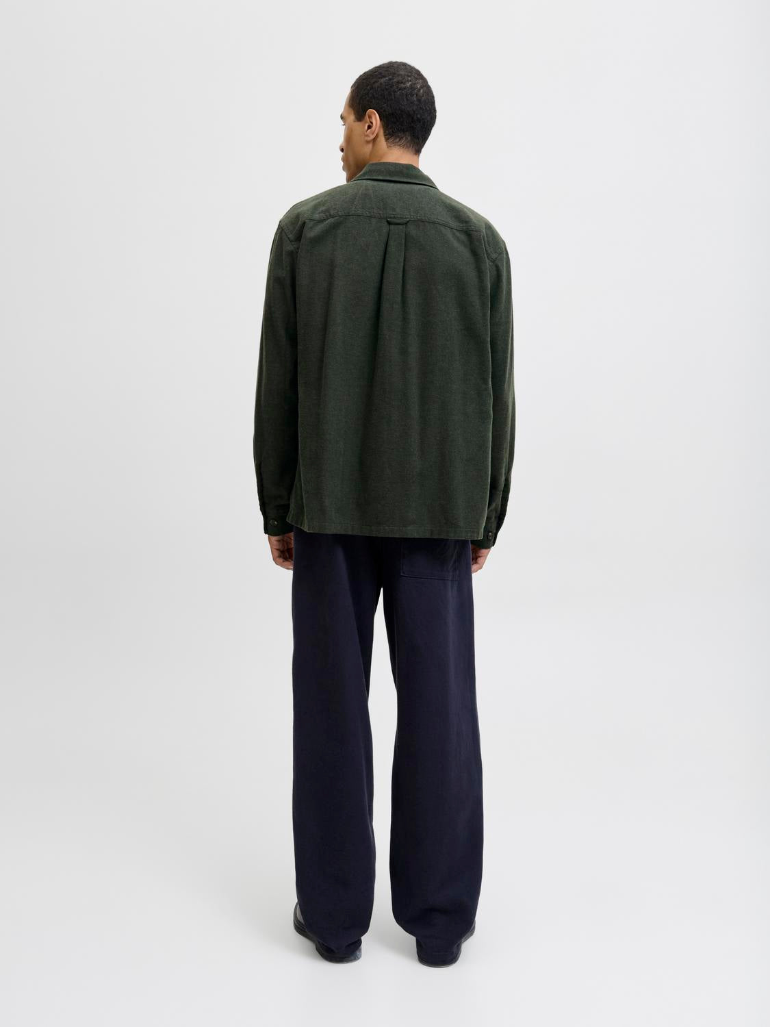 model_shot-back