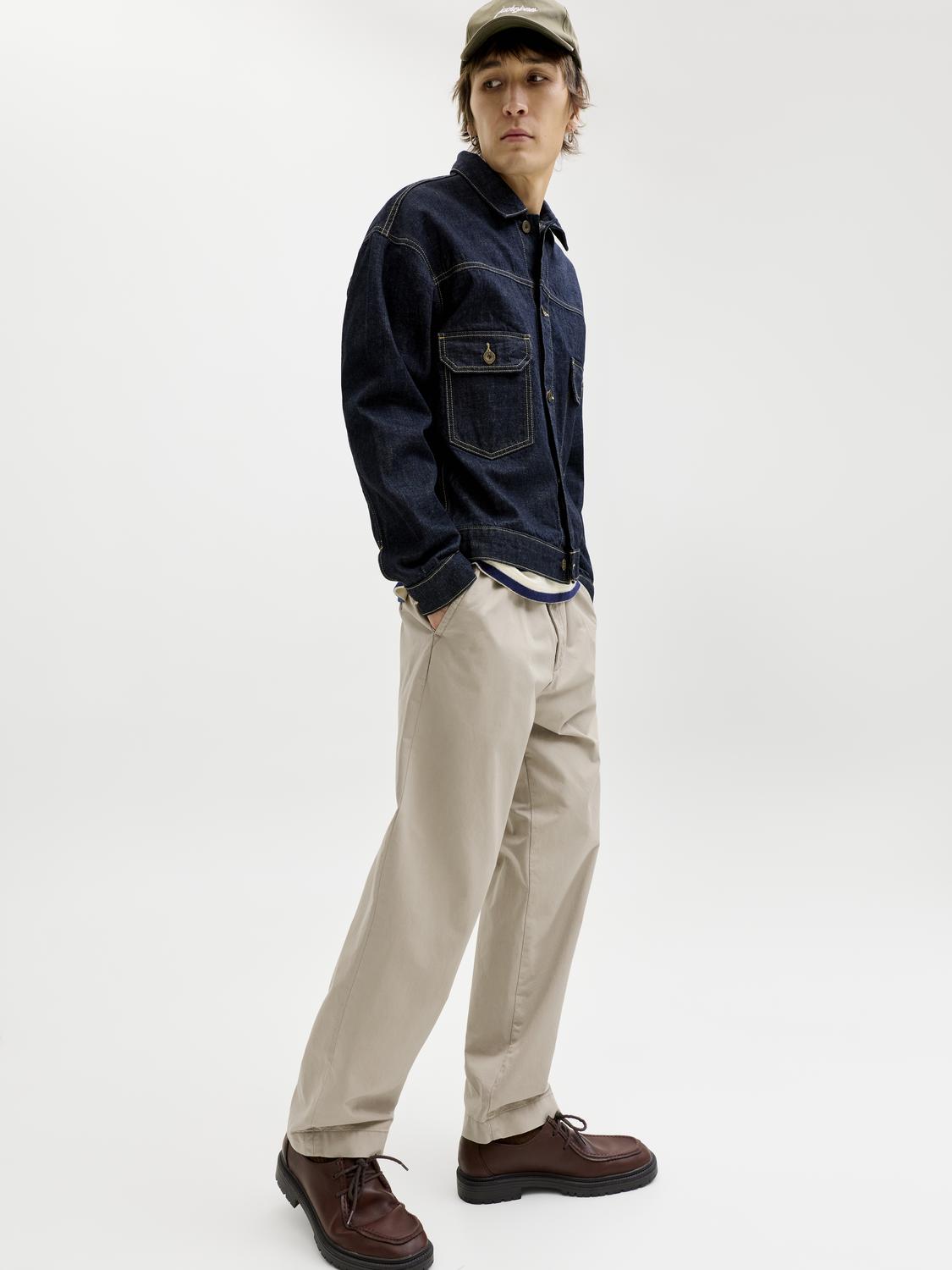 model_shot-creative