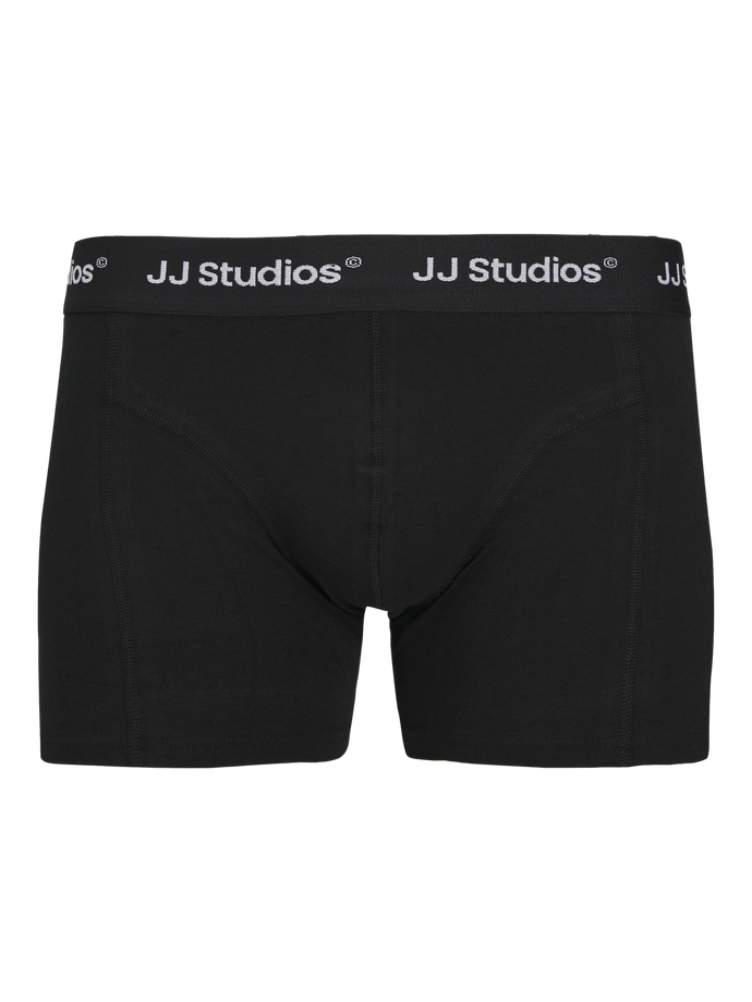 model_shot-front_full