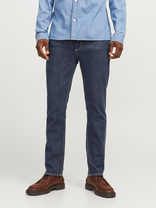 model_shot-front