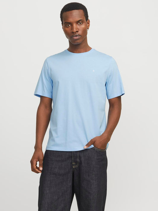 model_shot-front