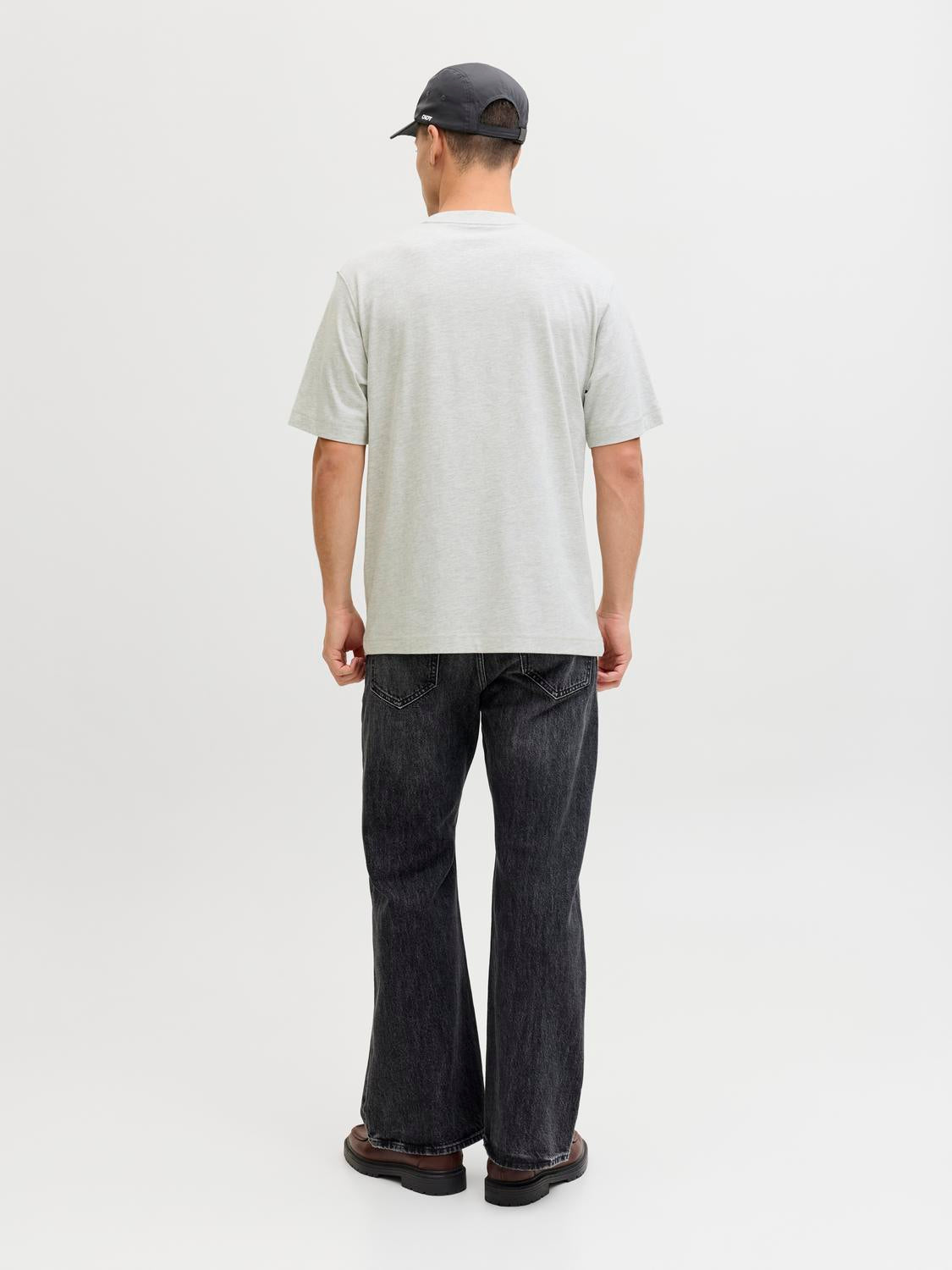 model_shot-back