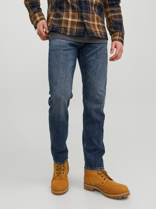 model_shot-front
