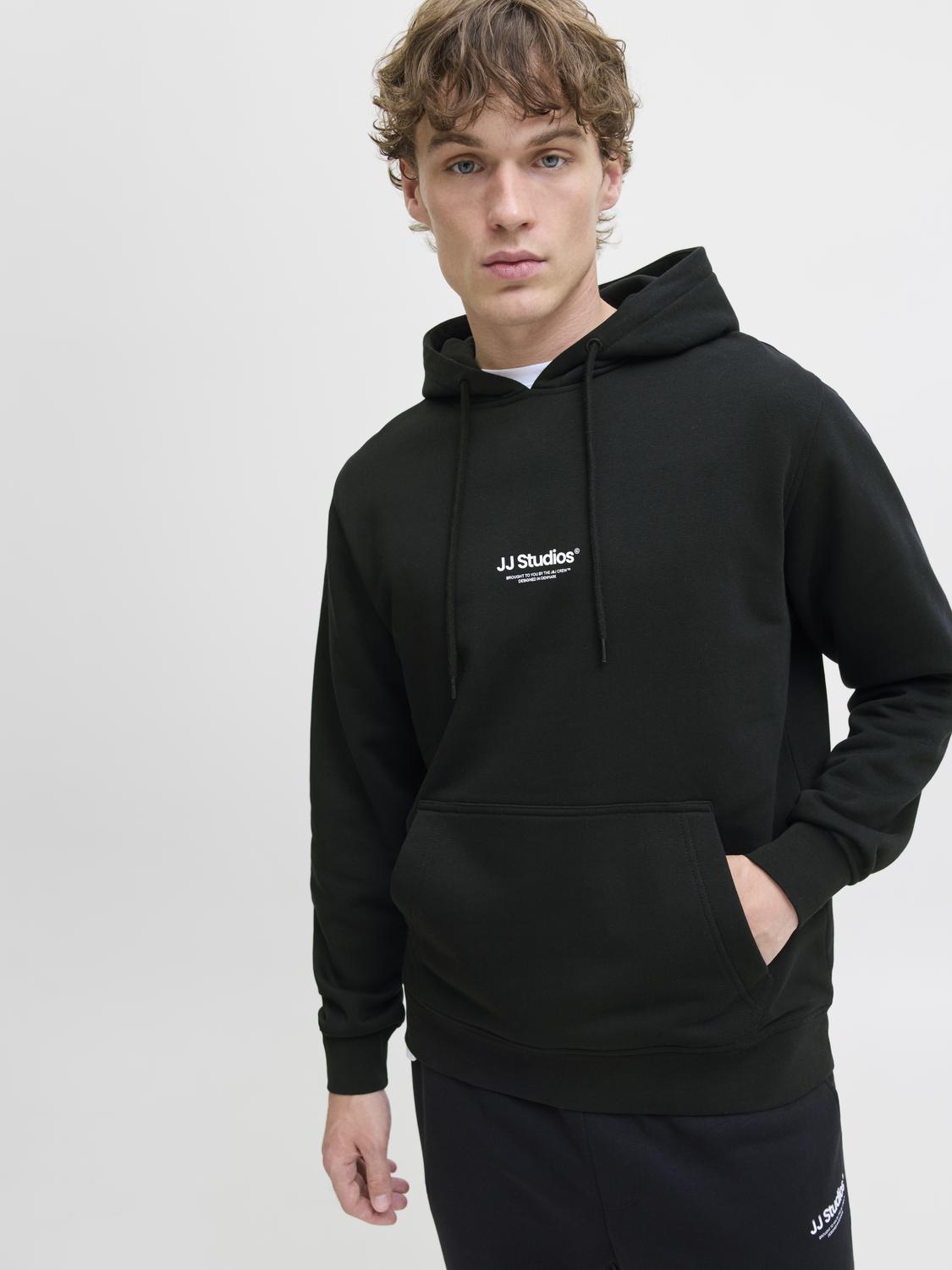 model_shot-creative