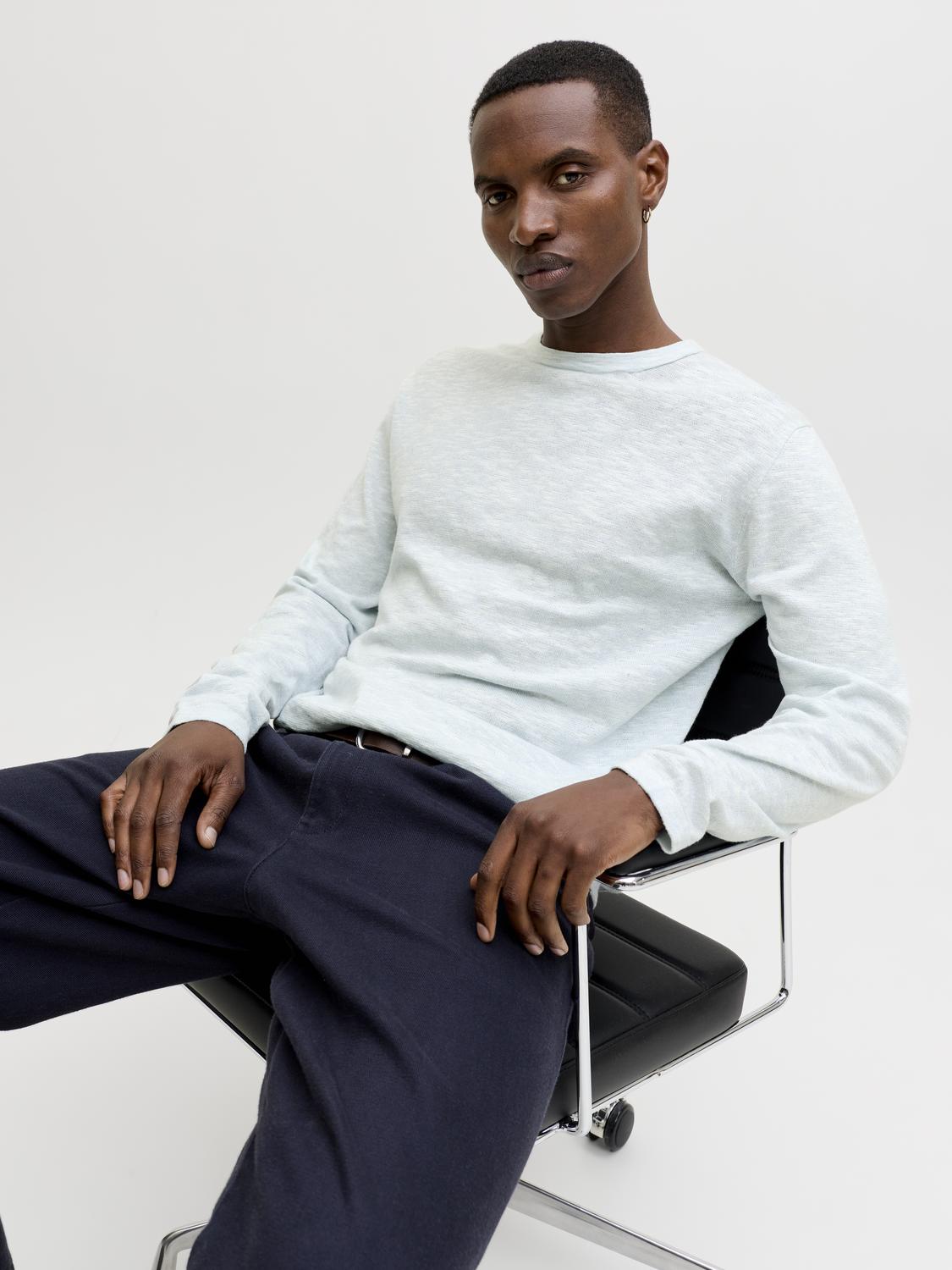 model_shot-creative