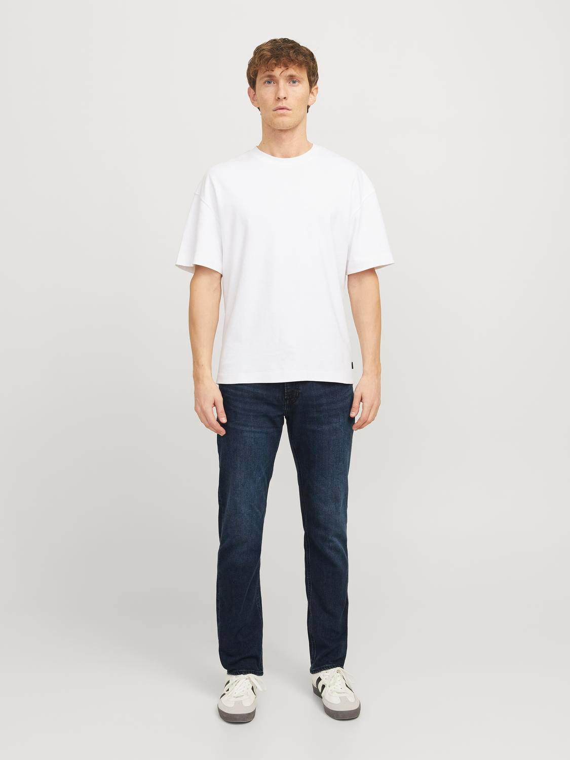 model_shot-front_full