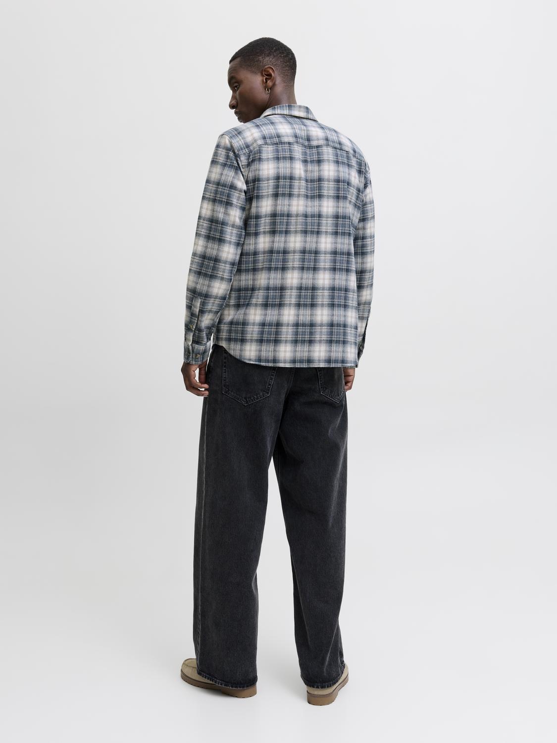 model_shot-back
