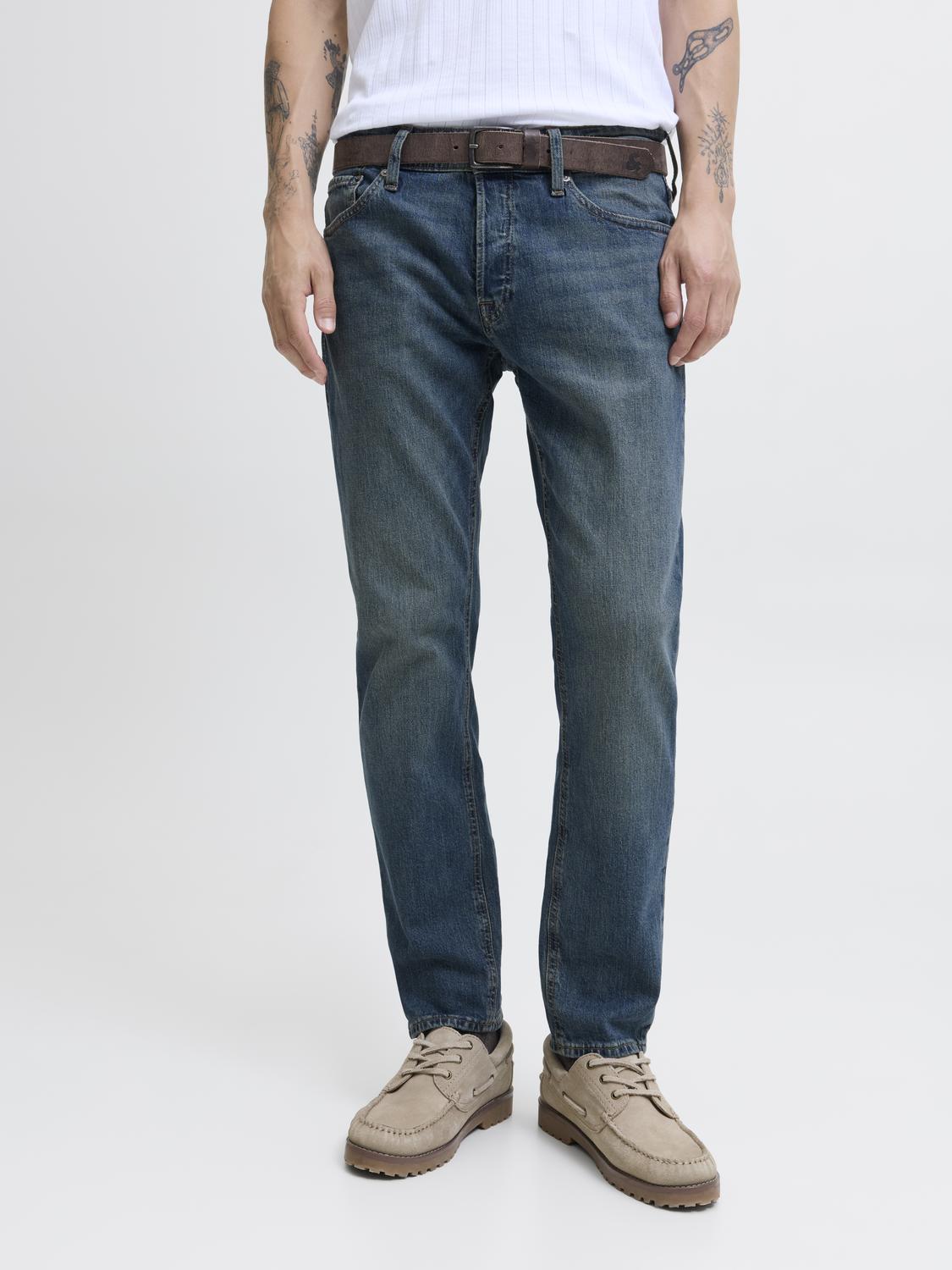 model_shot-front