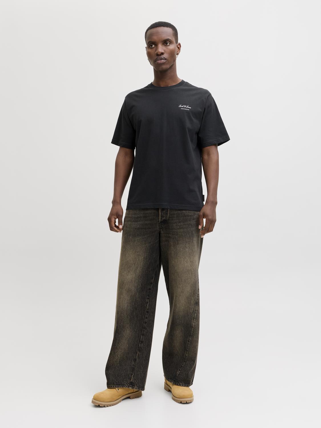 model_shot-front_full