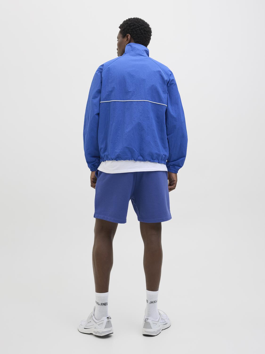 model_shot-back