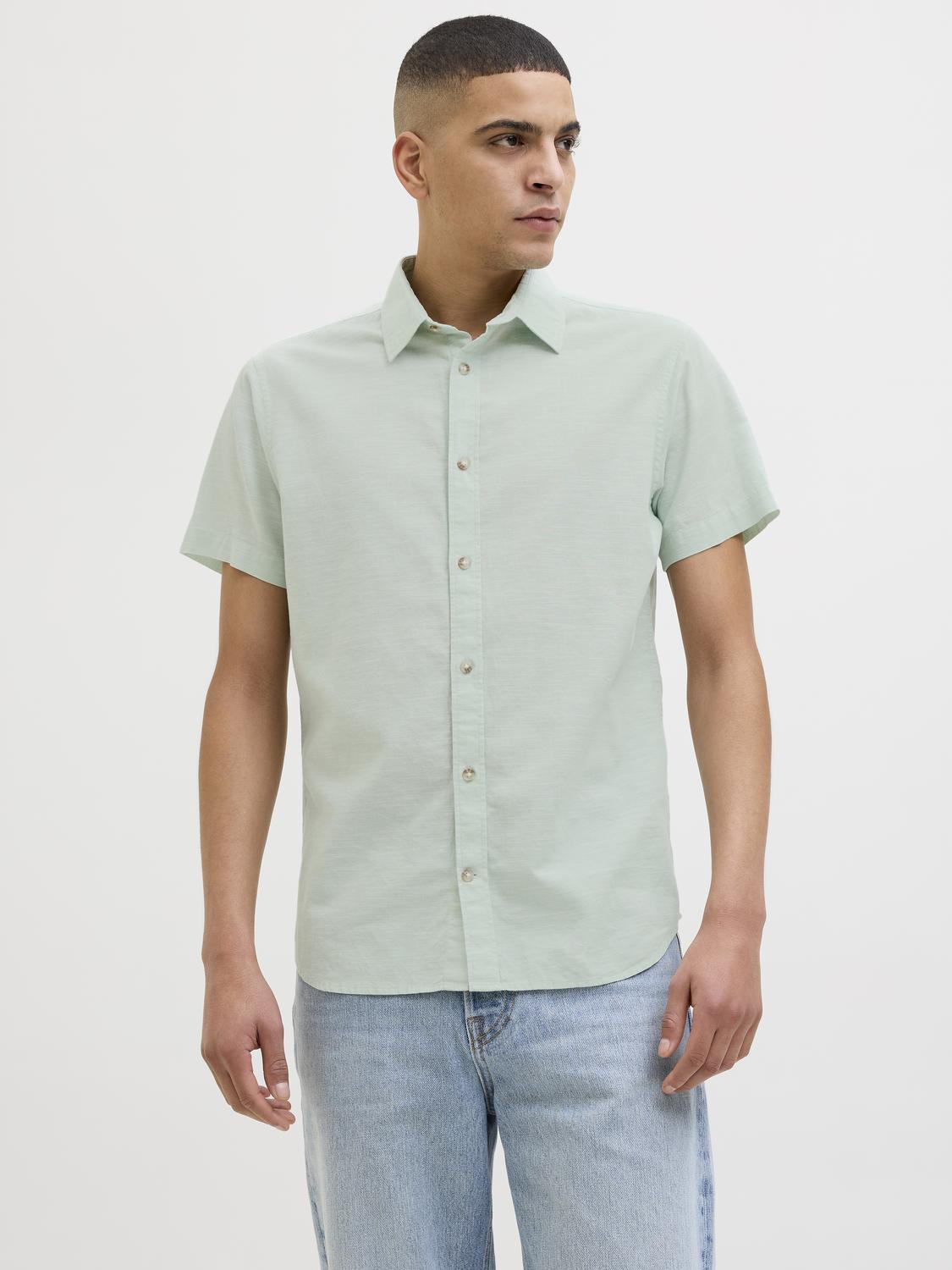 model_shot-front