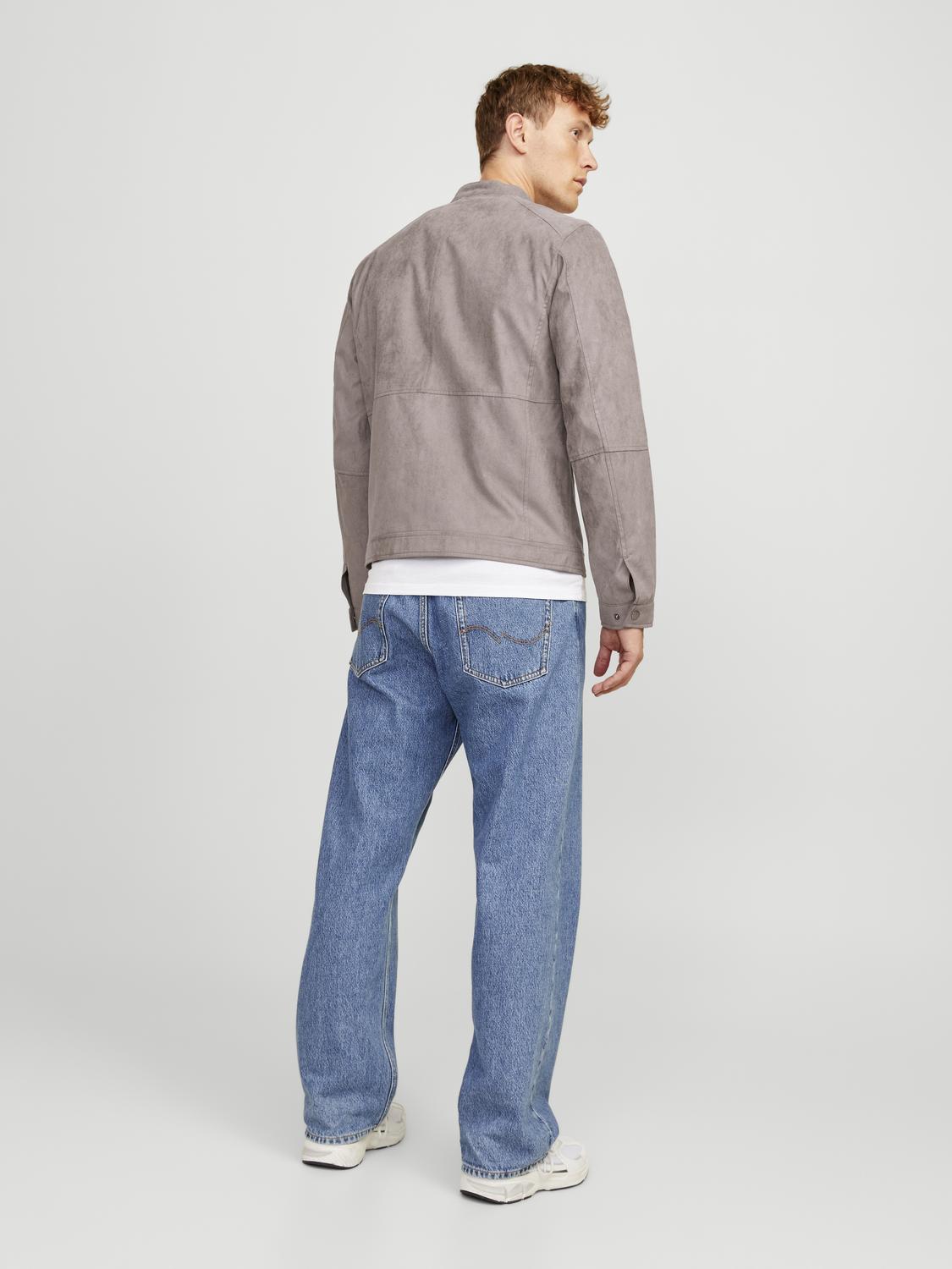 model_shot-back