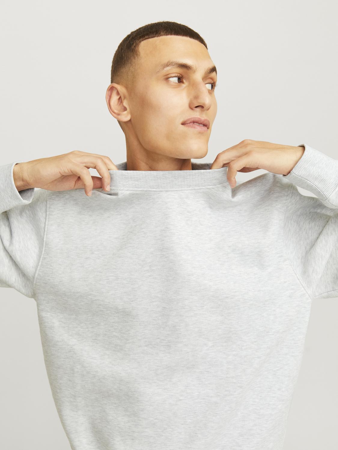 model_shot-creative