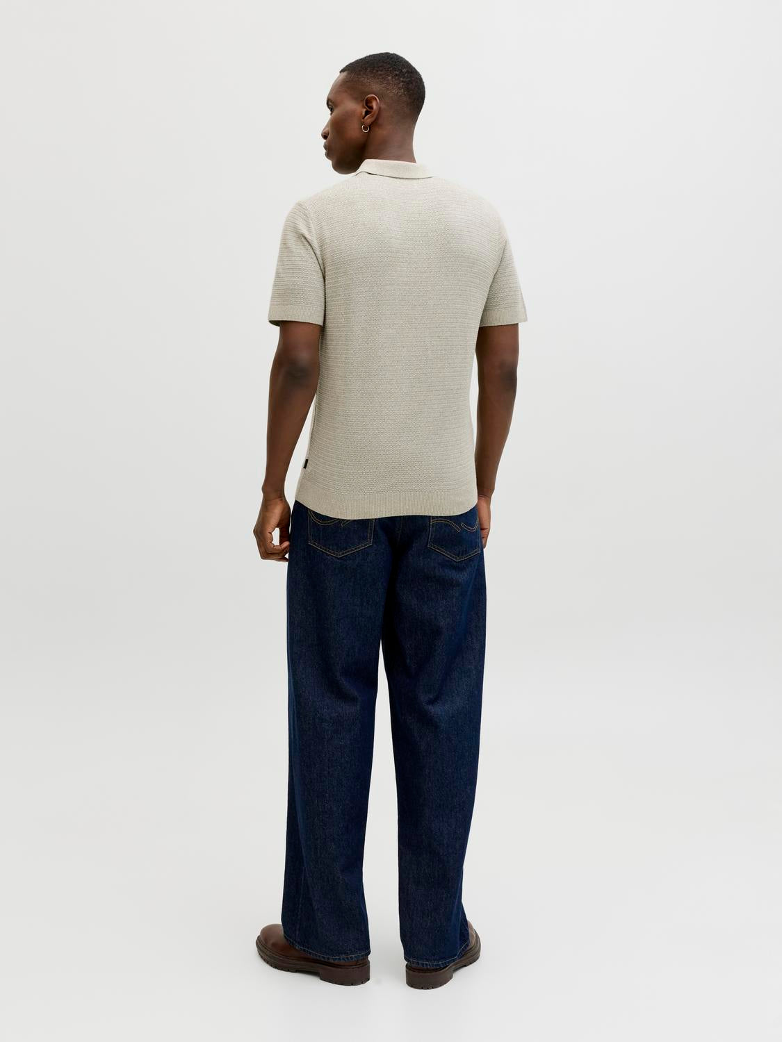 model_shot-back