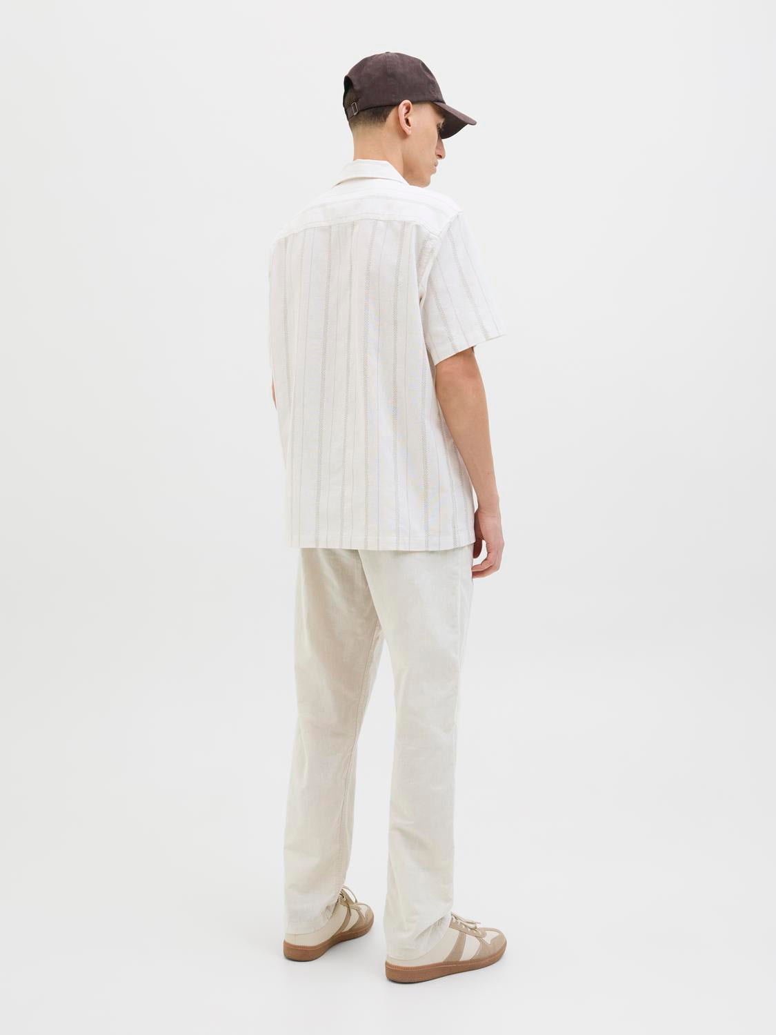 model_shot-back