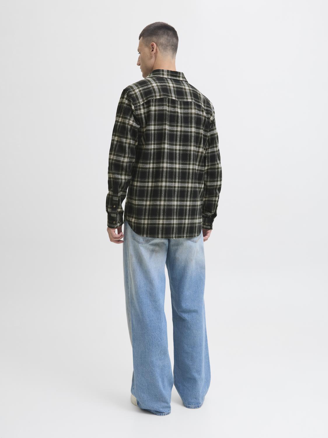 model_shot-back