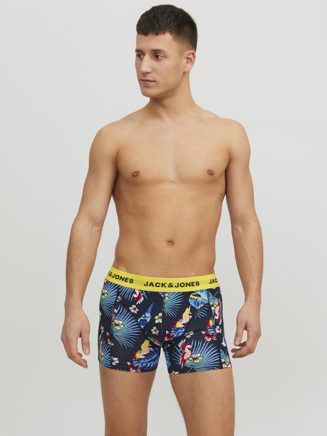model_shot-front