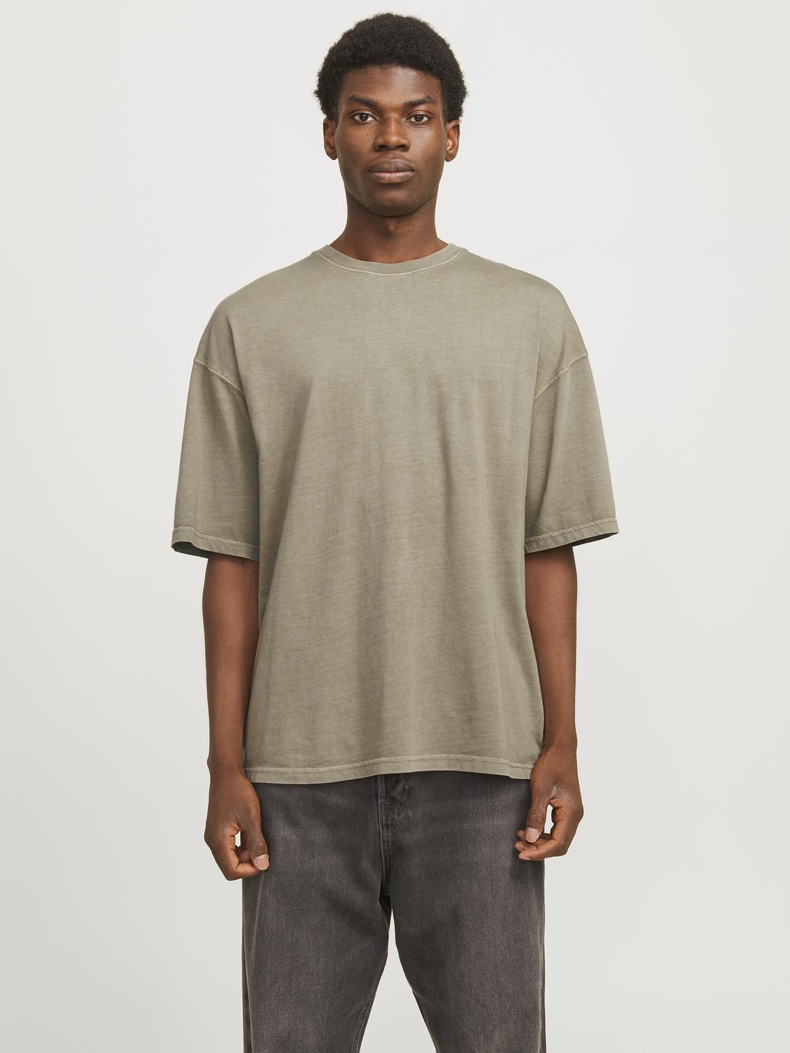 model_shot-front