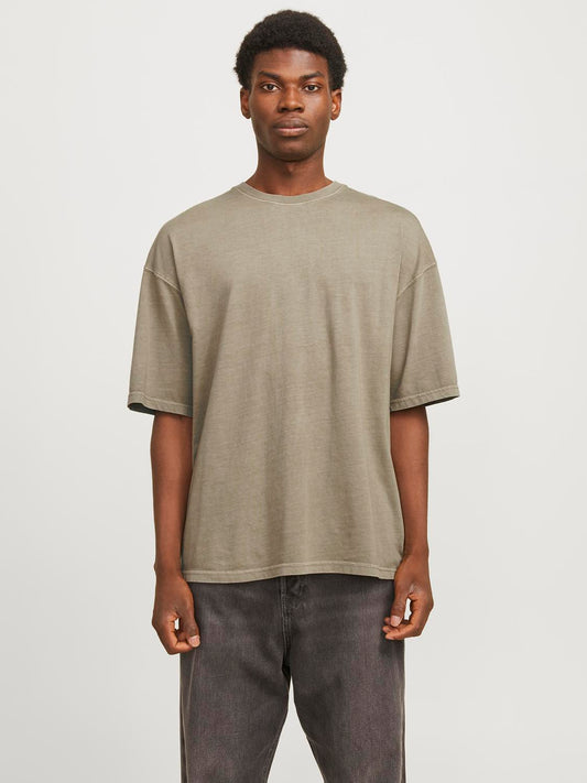 model_shot-front