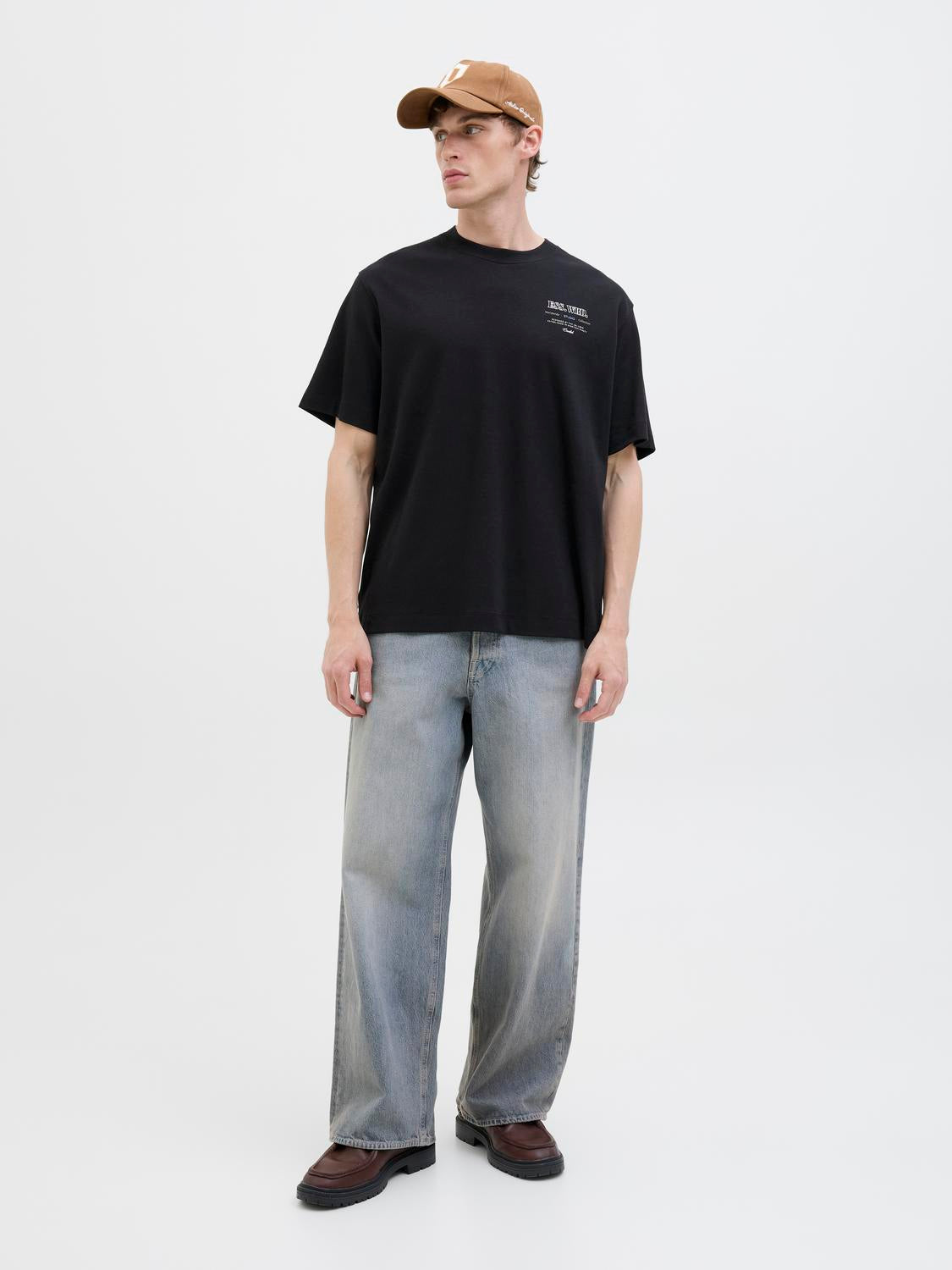 model_shot-front_full