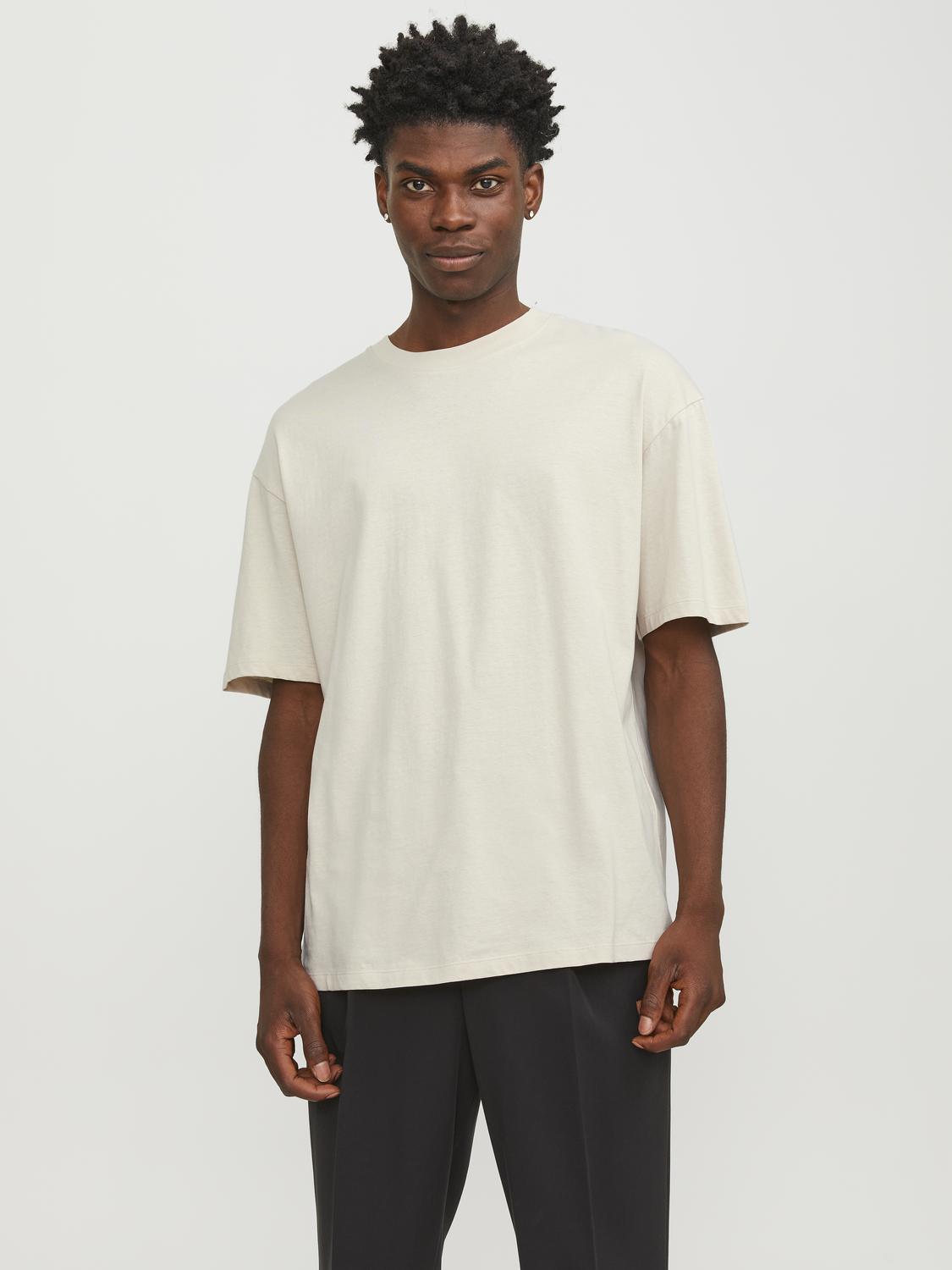 model_shot-front