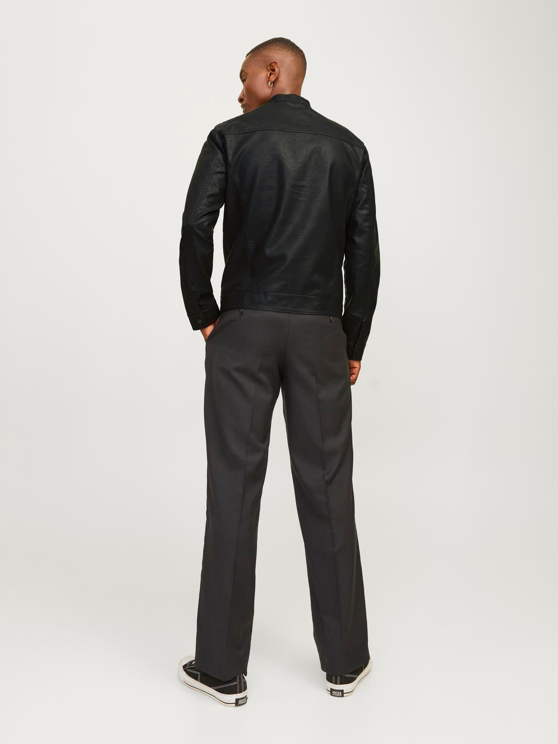 model_shot-back
