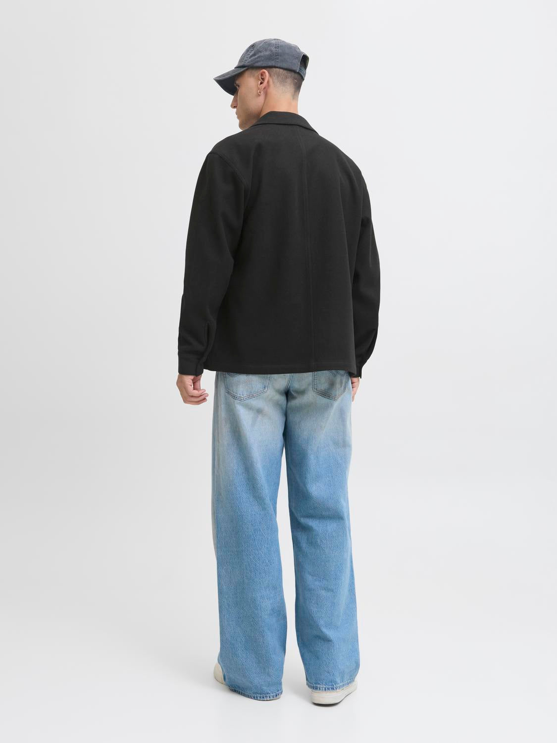 model_shot-back