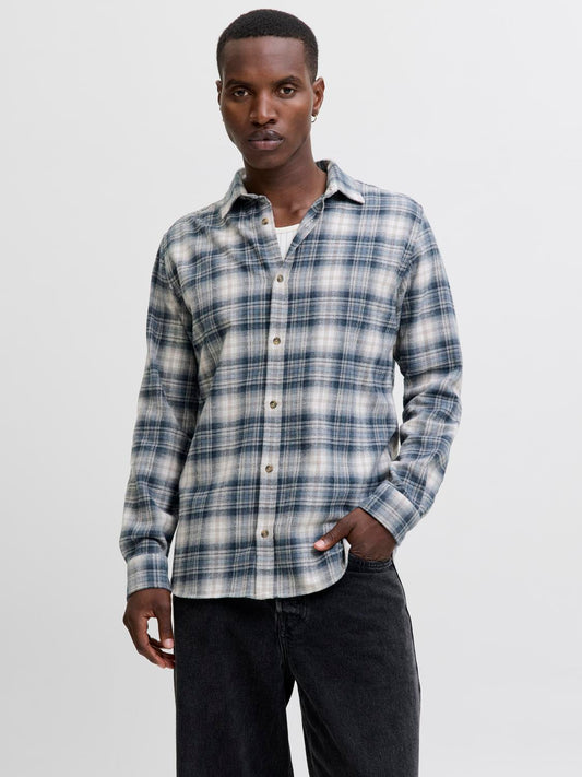 model_shot-front