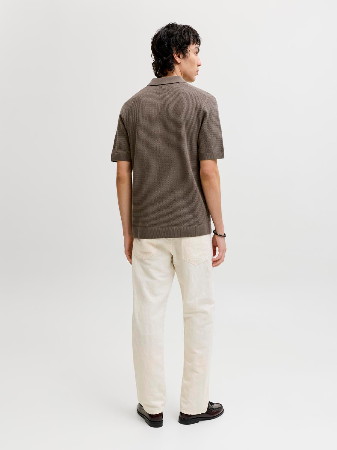 model_shot-back