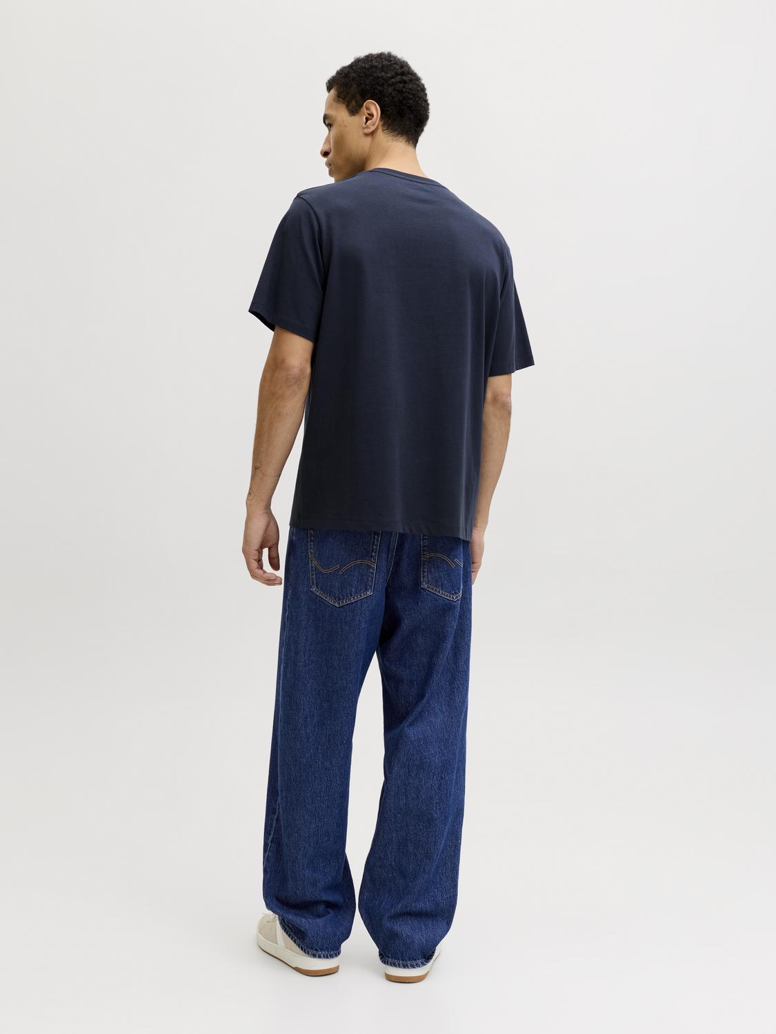 model_shot-back